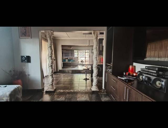 3 BEDROOM HOUSE FOR SALE IN PRETORIA GARDENS